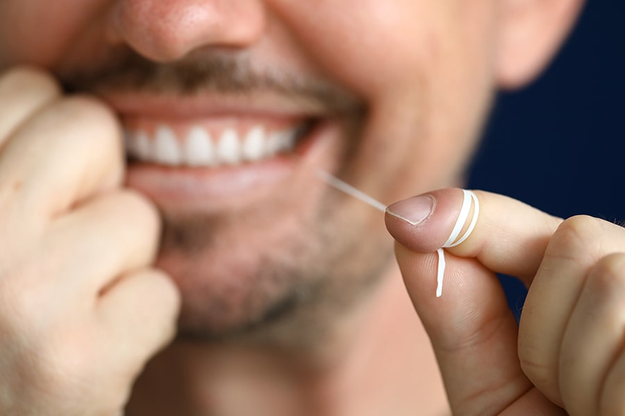 Cómo utilizar el hilo dental