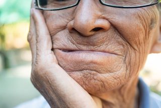 Encías sensibles en mayores de 60