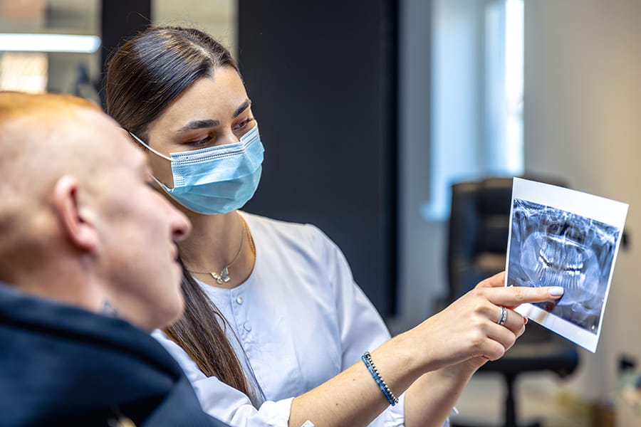 Radiografía para detectar una fístula dental