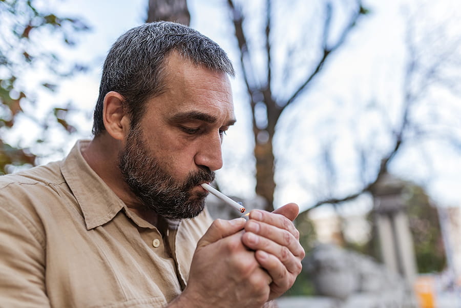 Recesión gingival por fumar